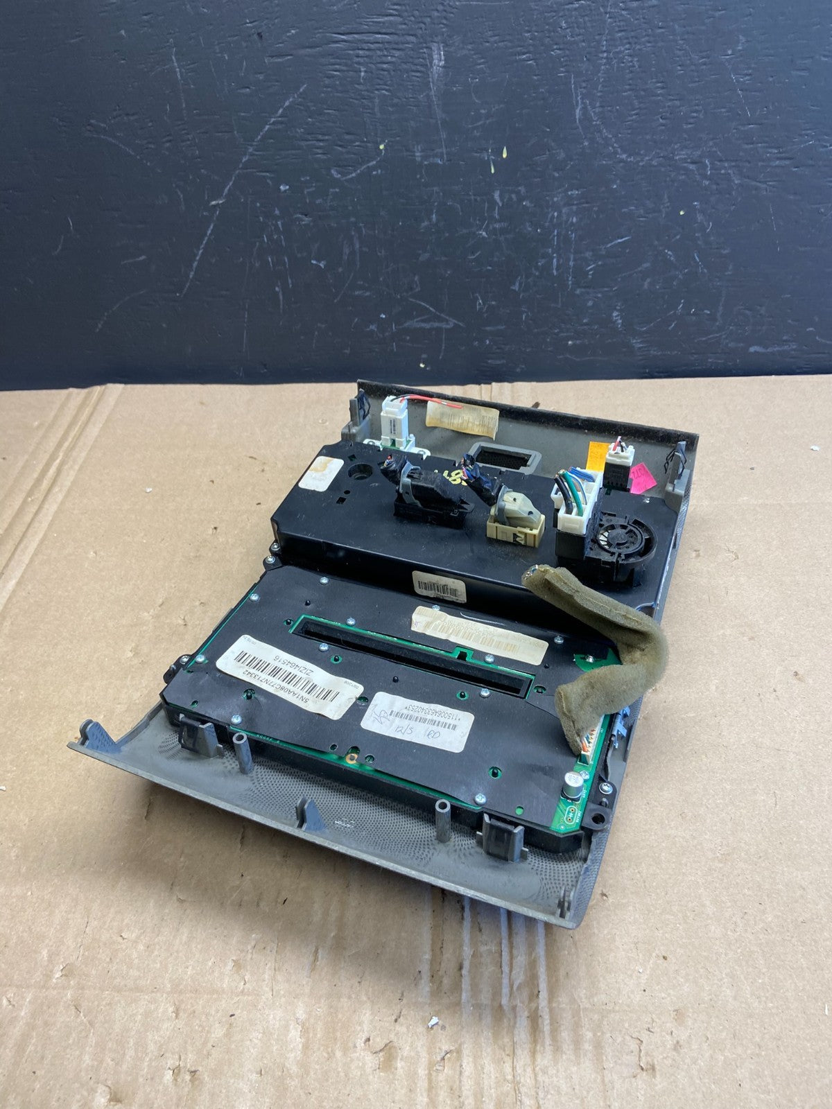 2004 to 2007 Nissan Armada Radio CD Player A/C Climate Control OEM AB8871DG5