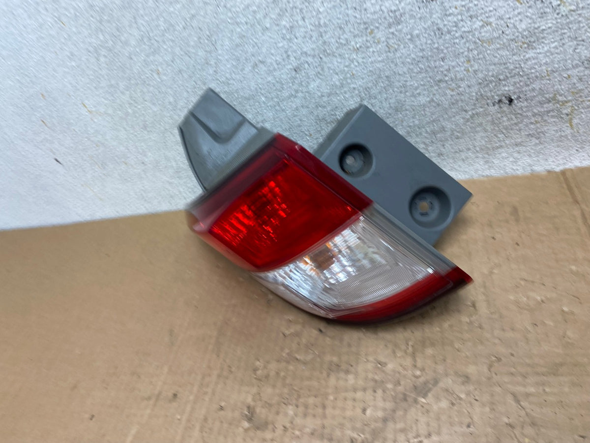 2011 to 2017 Nissan Quest Left Passenger LH Side Tail Light AI4748 LK1