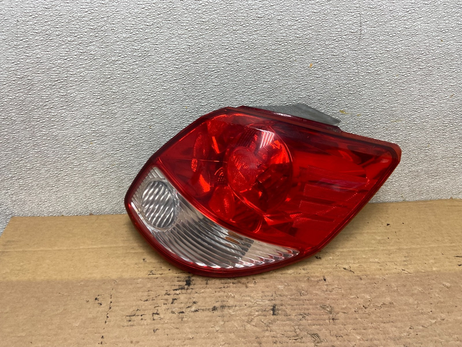 2003-2004 Toyota Matrix Right Passenger Rh Side Tail Light Oem AB3405 LK0