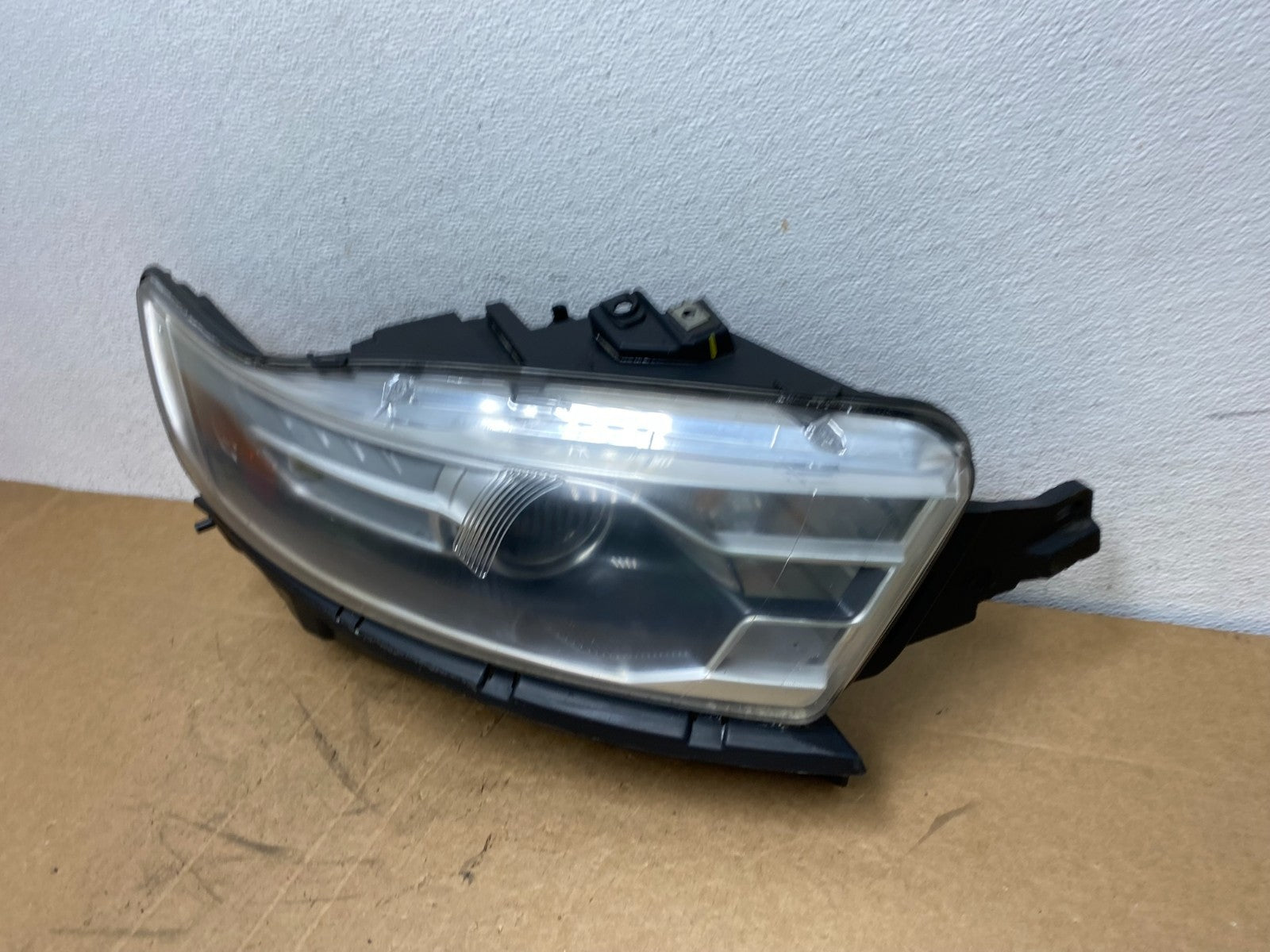 2013 to 2019 Ford Taurus Right Passenger RH Side Headlight Halogen AD6328 DW1