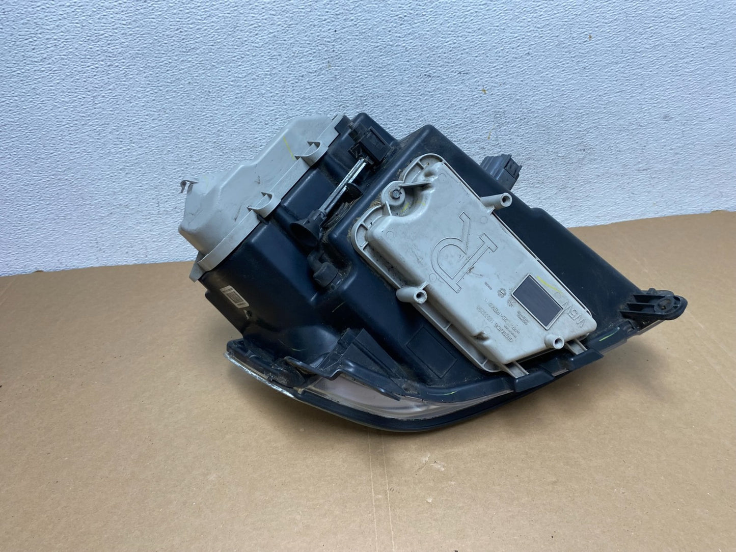 2005 - 2011 Cadillac STS Right Passenger RH Side Xenon Headlight AD7842 DW7