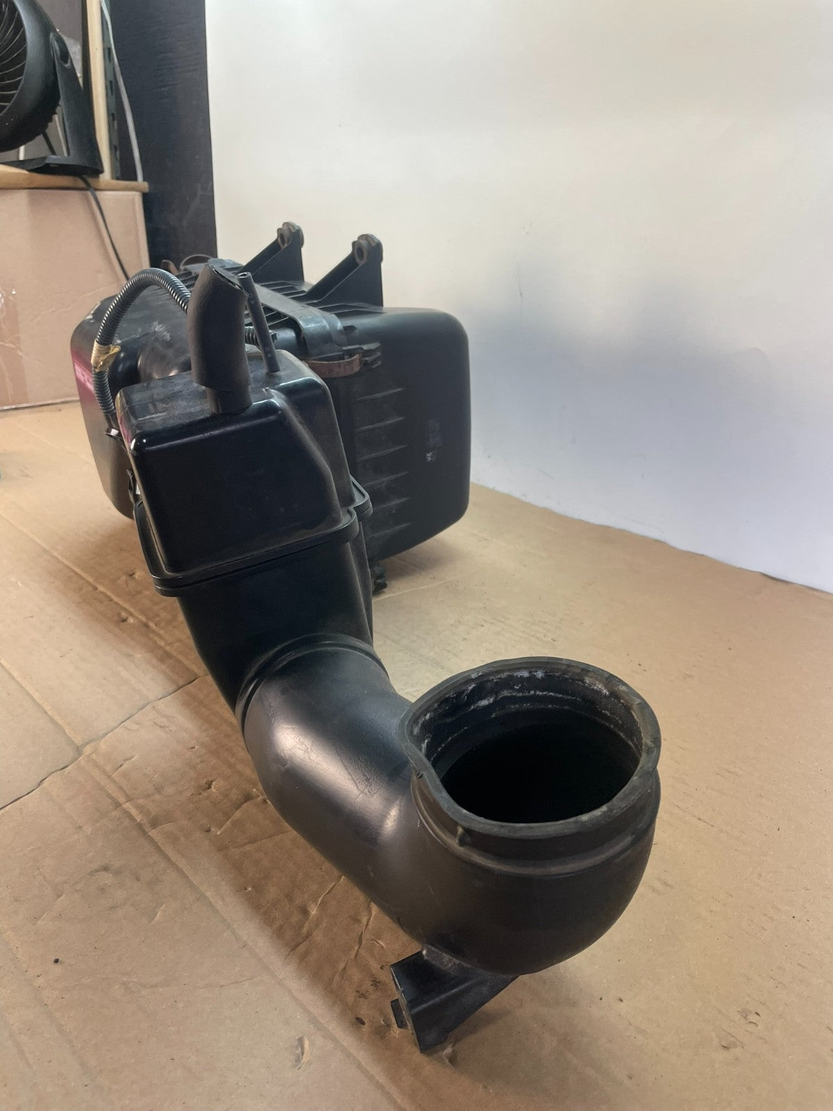 2002-2005 Toyota Tundra 4.7L V8 Air Intake Hose Tube Resonator AG7844 DG1