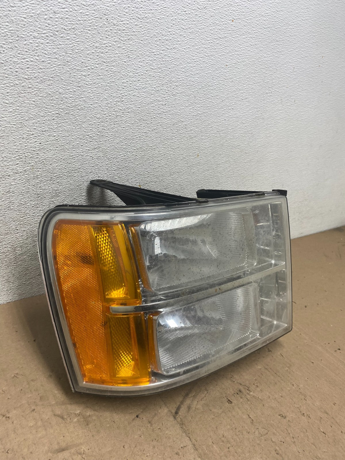 2007 - 2014 GMC Sierra Right Passenger RH Halogen Headlight AG4899 DW2