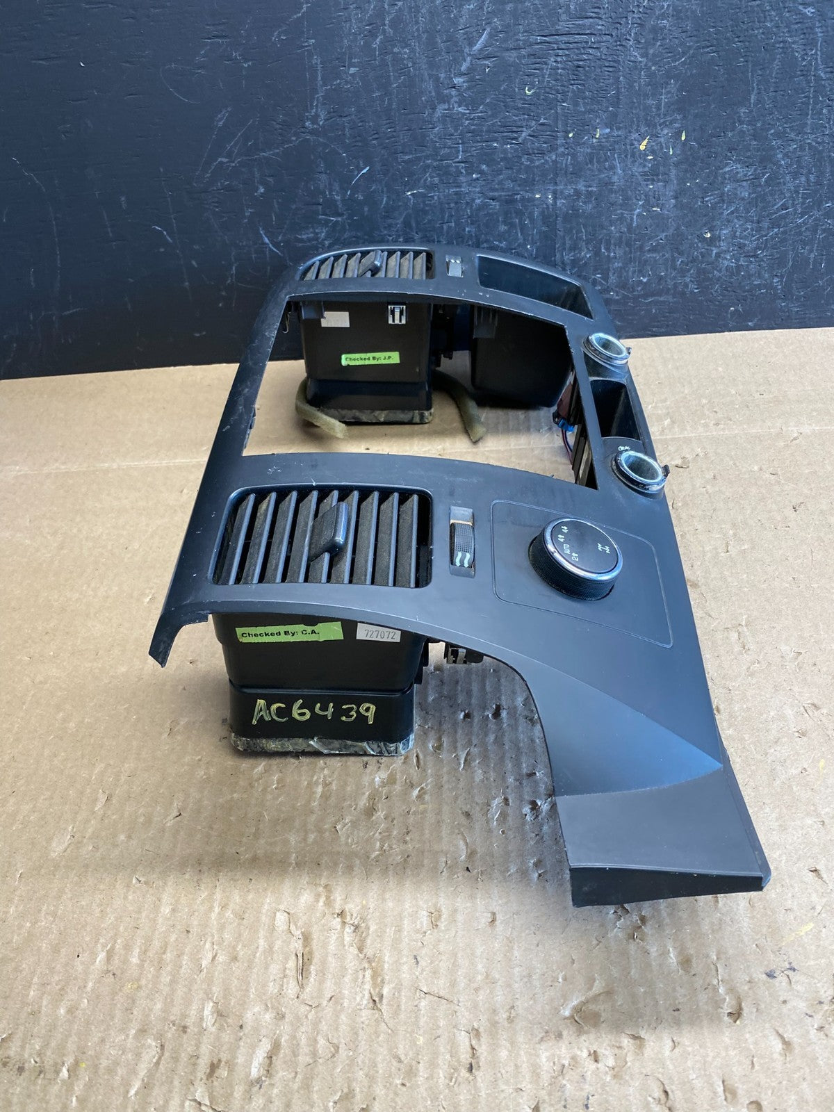 2007 to 2014 Silverado Sierra Center Console Radio Bezel Air Vents AC6439 DG3