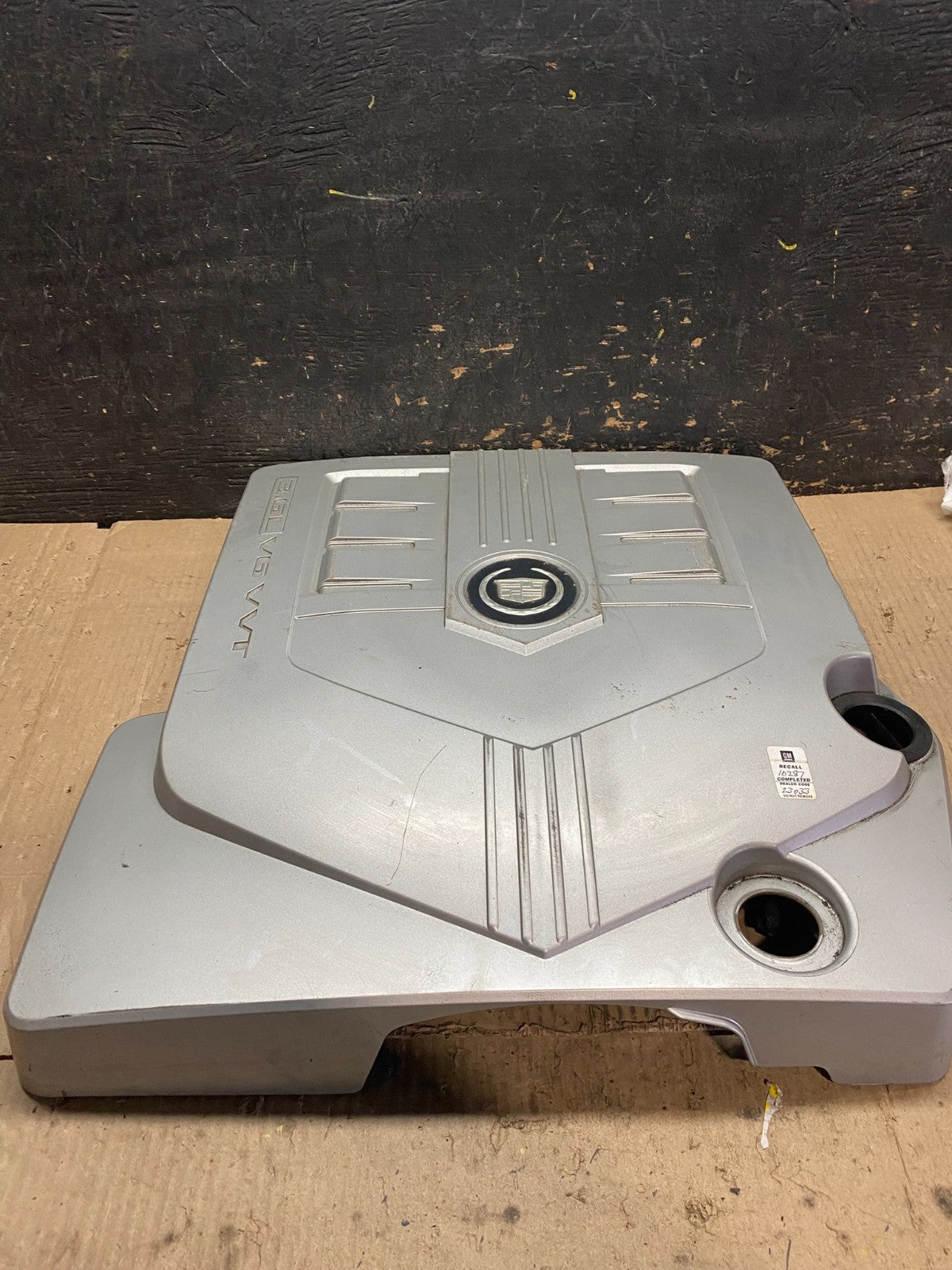 2004 to 2007  Cadillac CTS 3.6L Plastic Engine Cover Shield OEM x8182 DG0