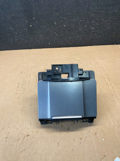 2011 2012 2013 Hyundai Equus Front Center Console Ash Tray M1580 DG0