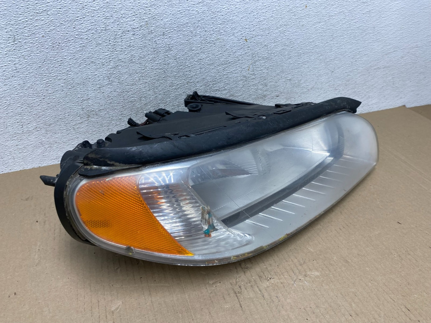 2008 to 2013 Volvo XC70 V70 S80 Right Passenger Side Halogen Headlight AF5782 DW2
