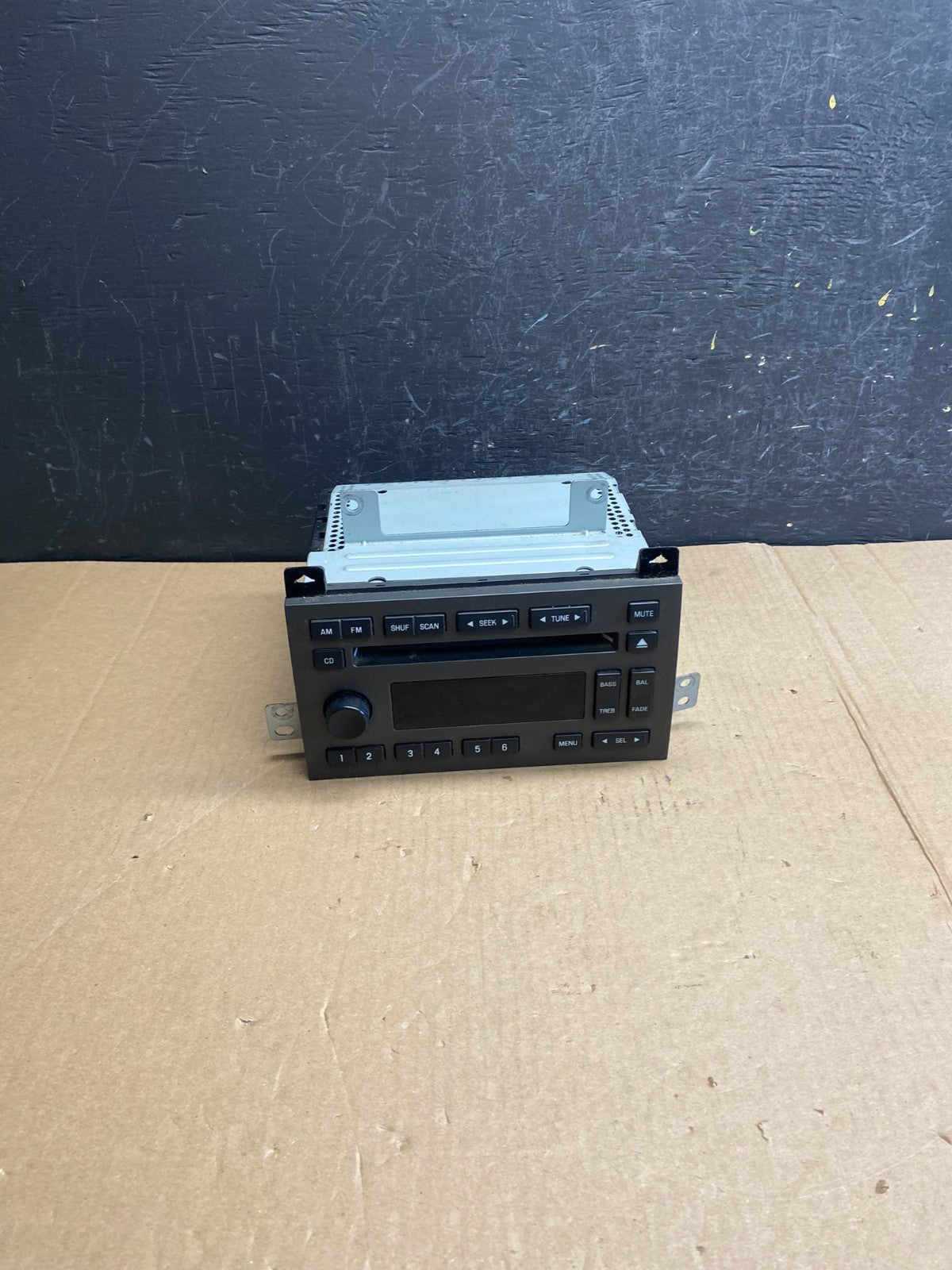 2003 - 2010 Lincoln Town Car AM/FM Radio CD Player ae4386 DG0