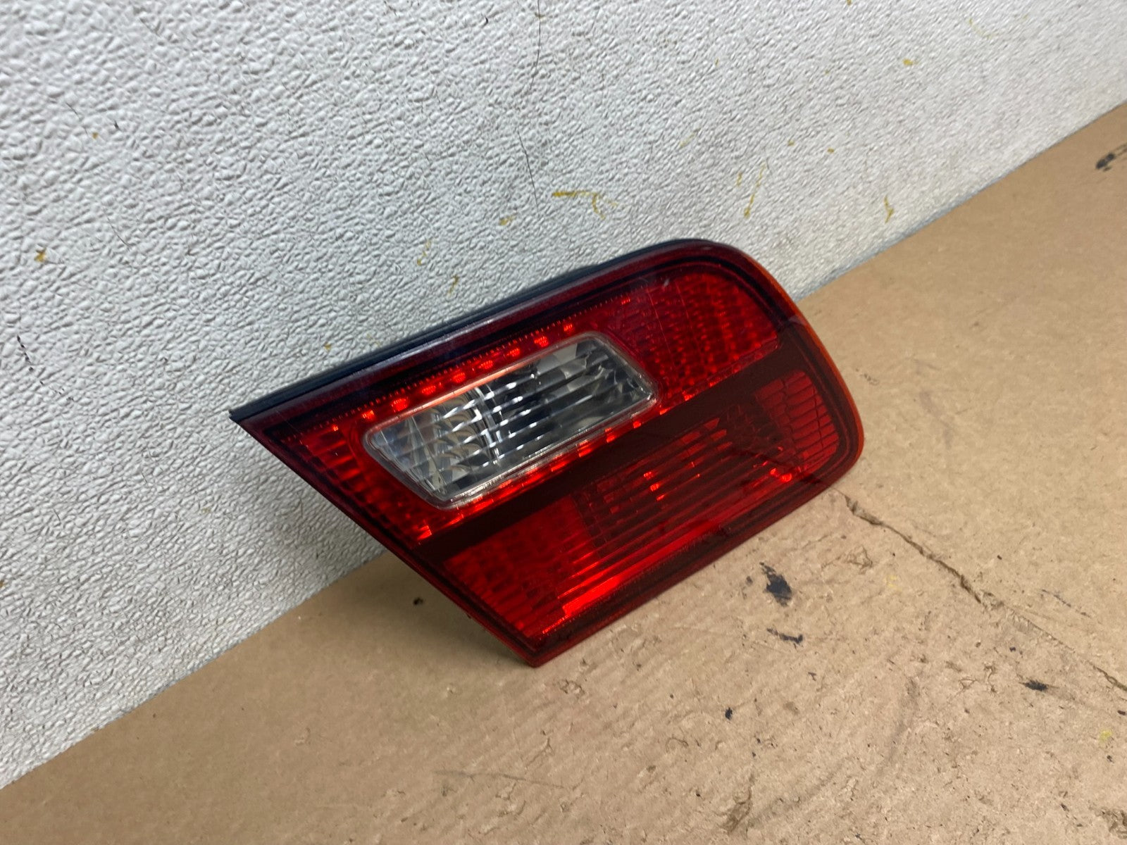1998-1999 Toyota Avalon Left Driver Lh Side Inner Tail Light OEM P6494 DW2
