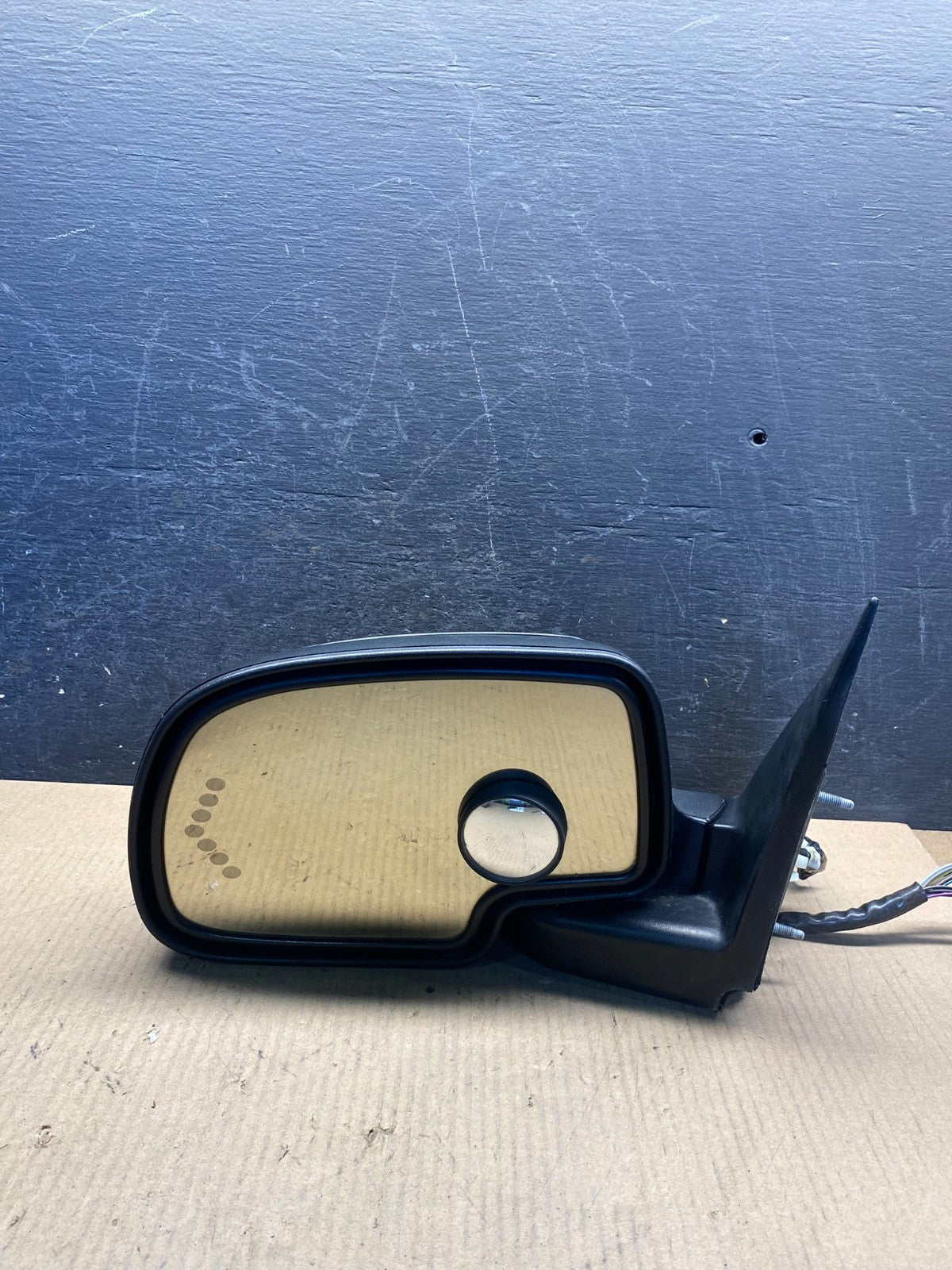 2003-2006 Chevrolet Tahoe Suburban Left Driver LH Turn Door Mirror AH4533 DW9