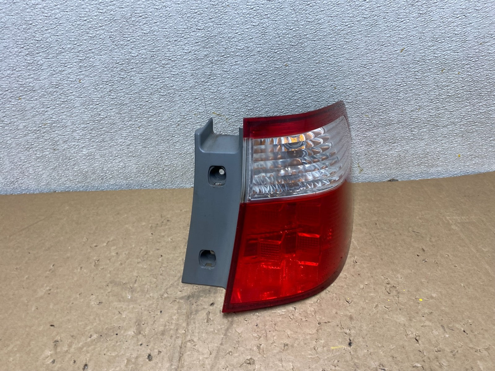 2005 2006 2007 Honda Odyssey Right Passenger RH Side Tail Light Oem V0339 DW2
