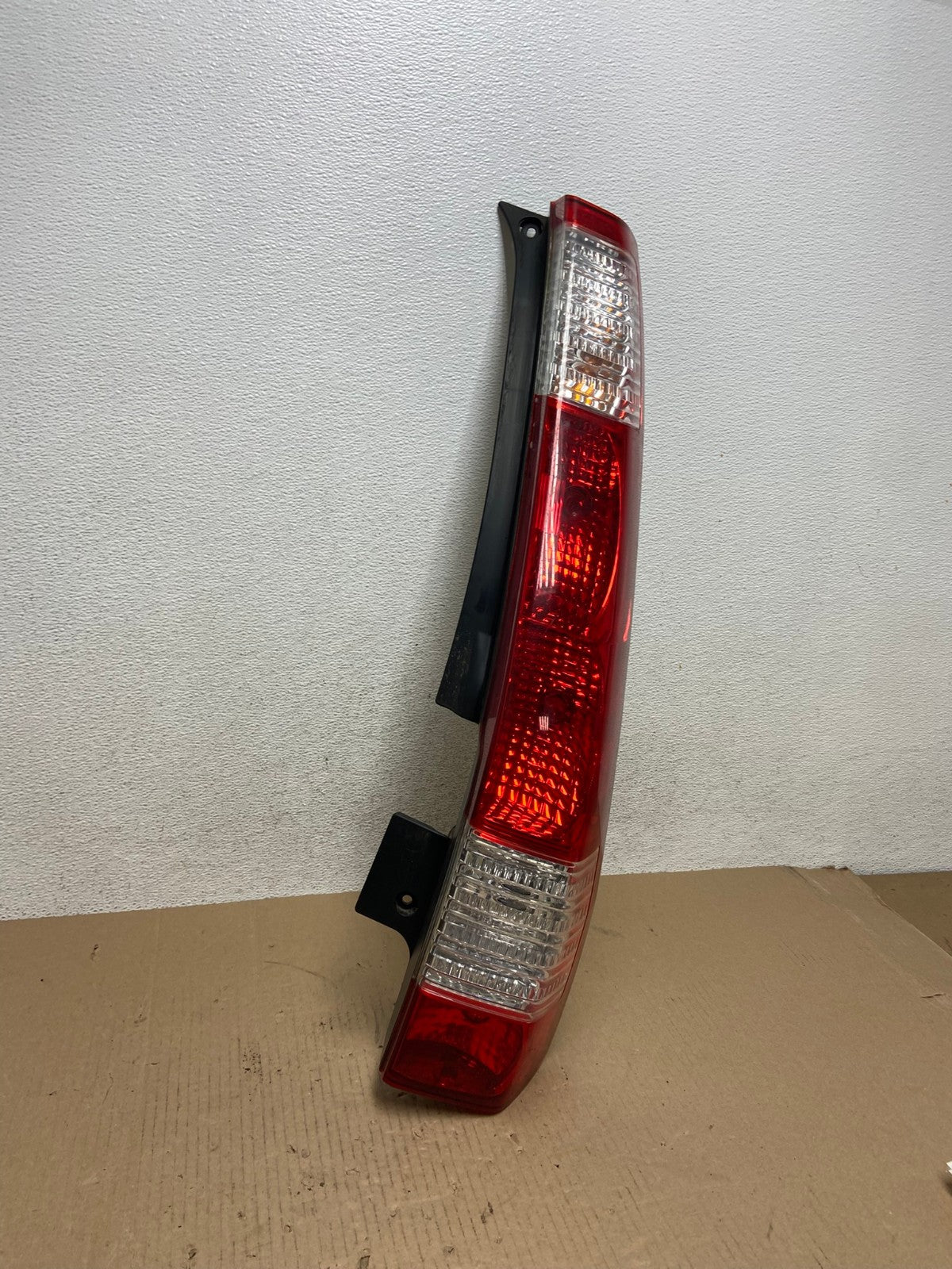 2005 to 2006 Honda Cr-v Crv Right Passenger Side Tail Light AE7242 LK2