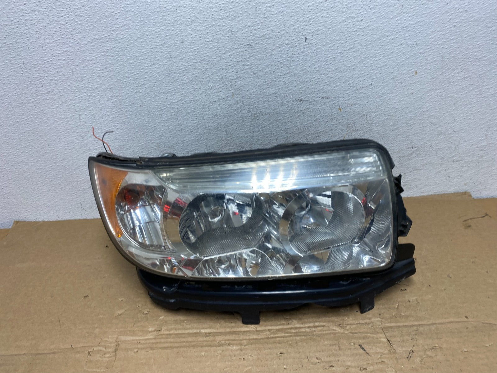 2006-2008 Subaru Forester Right Passenger Rh Headlight Halogen AD4057 DW0