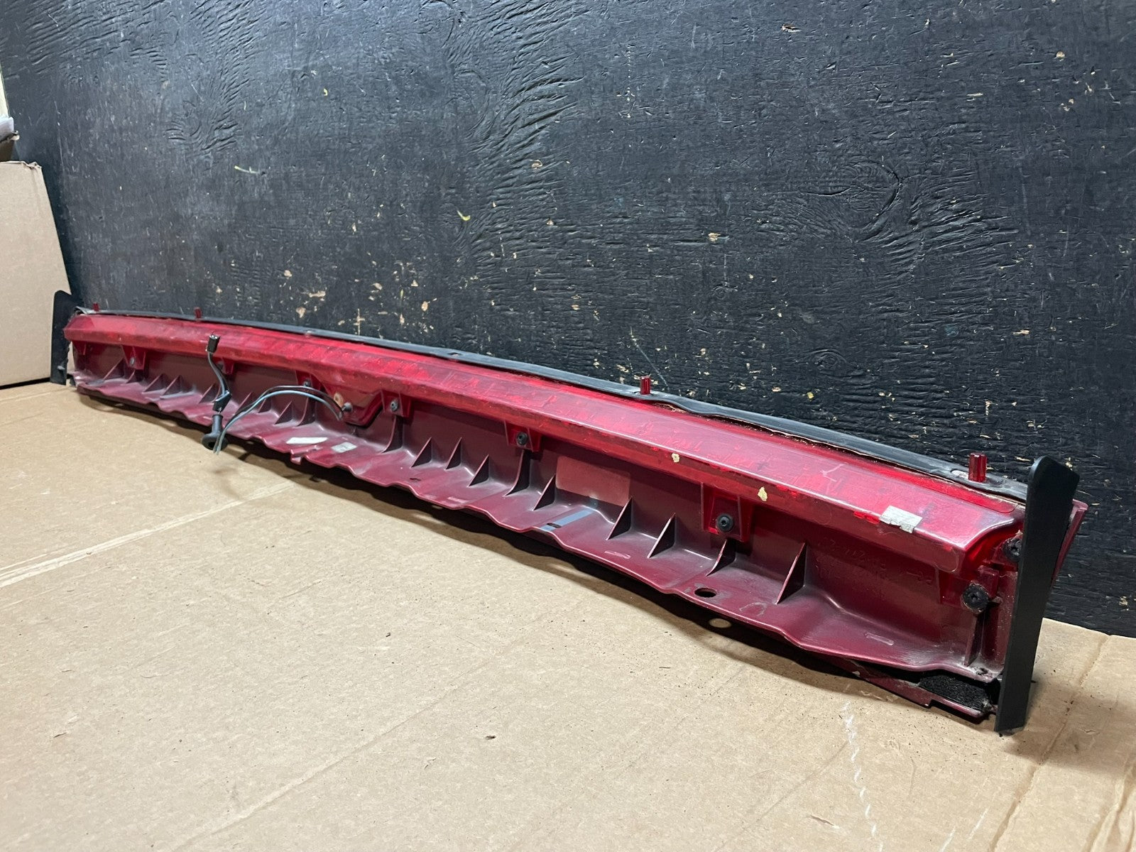 2000 to 2004 Cadillac Seville SLS Rear 3rd Break Light LID Trunk Z5736 DG5