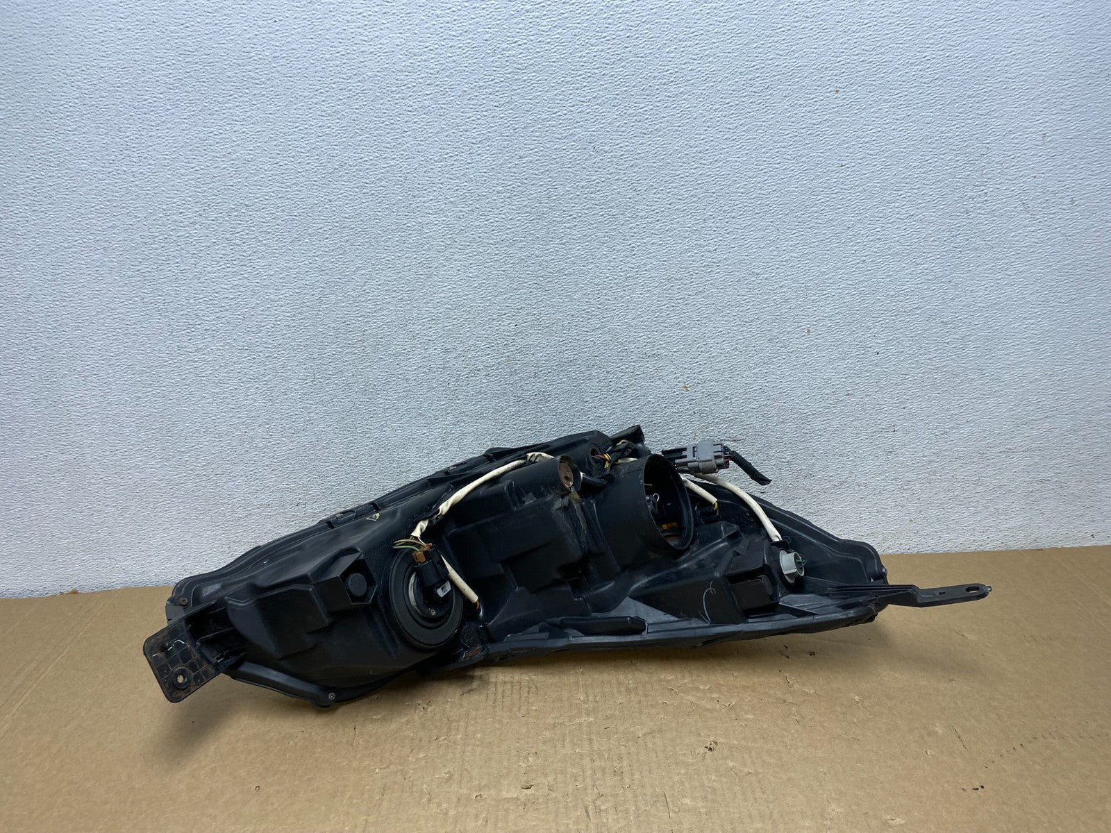 2010 2011 2012 Subaru Legacy Outback Left Driver Halogen Headlight AF7379 DW5