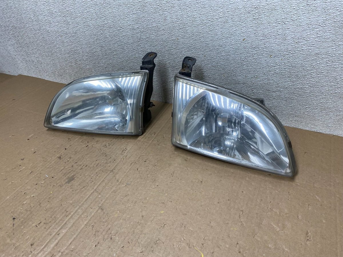 2001 2002 2003 Toyota Sienna Left+Right Side Set Headlights Halogen U0476 DW1