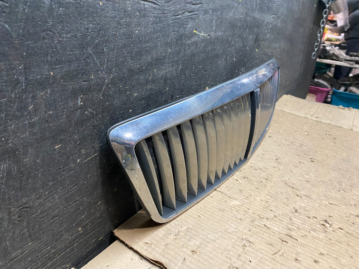 2002 to 2005 Hyundai Azera XG350 Front Upper Grill Grille W/Emblem OEM  X0160 DG2