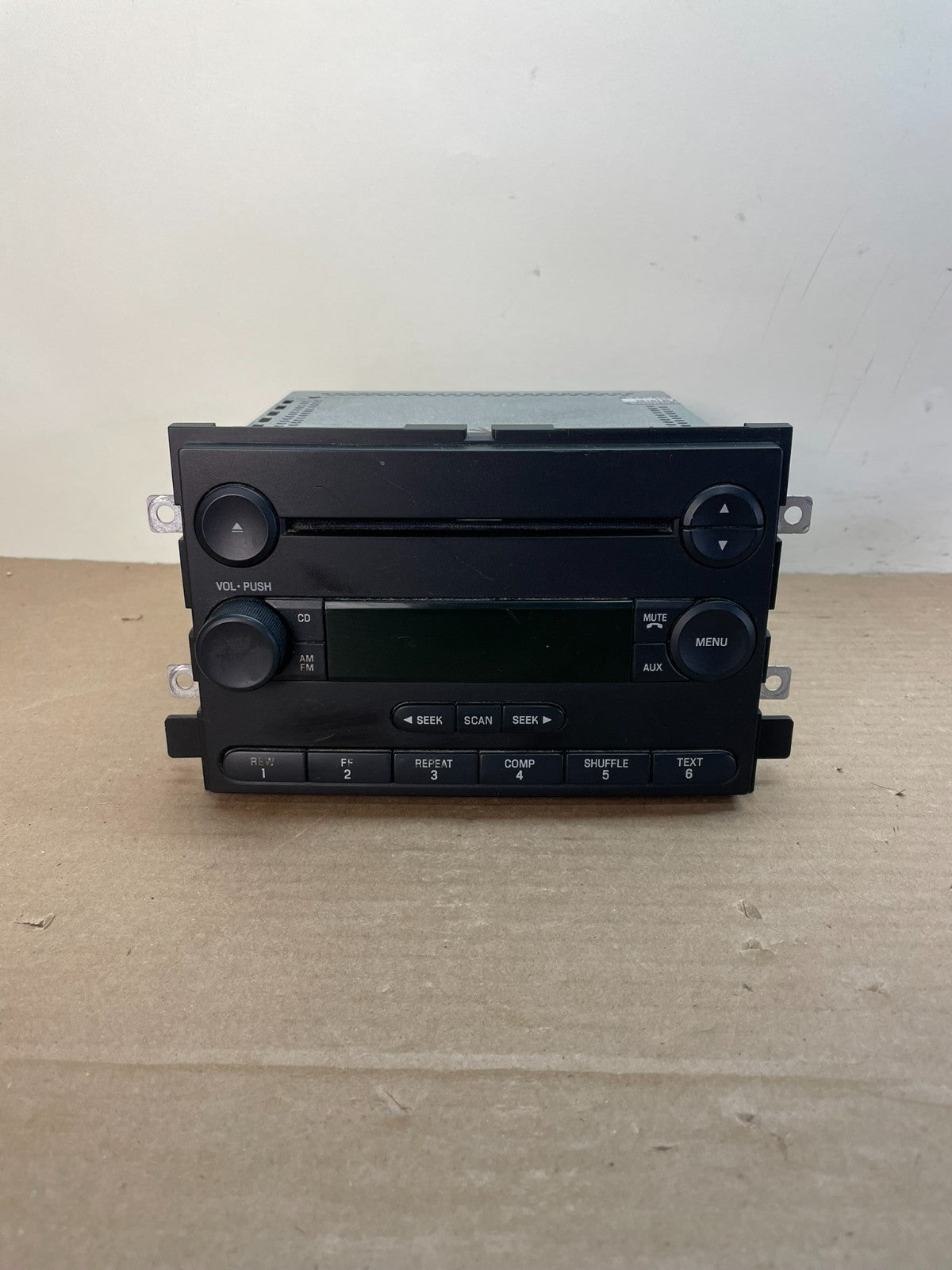 2004 to 2008 Ford F150 Mustang Radio Stereo Audio AM/FM ai0509 DG0