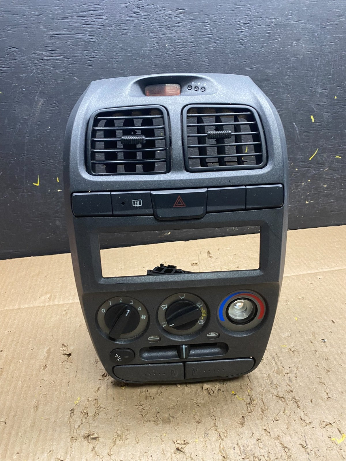 2003-2005 Hyundai Accent Center Radio Hazard Air Vent Bezel OEM V1756 DG0