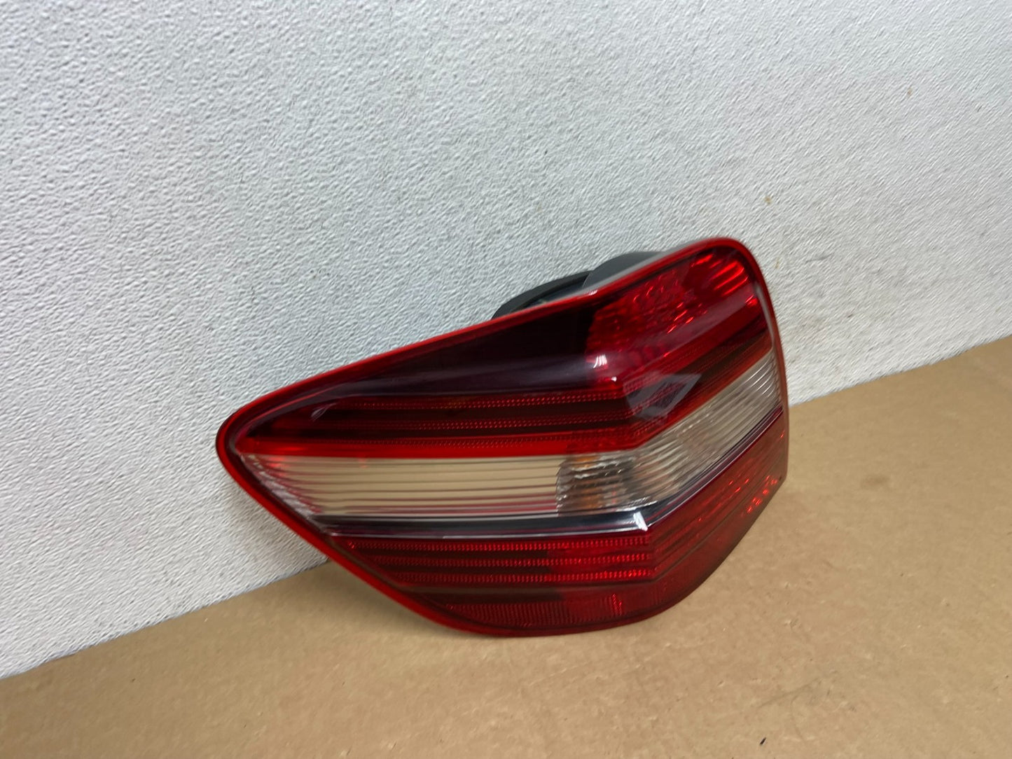 2009 to 2011 Mercedes ML350 ML-Class Left Driver Side LH Tail Light AF9524 DW2