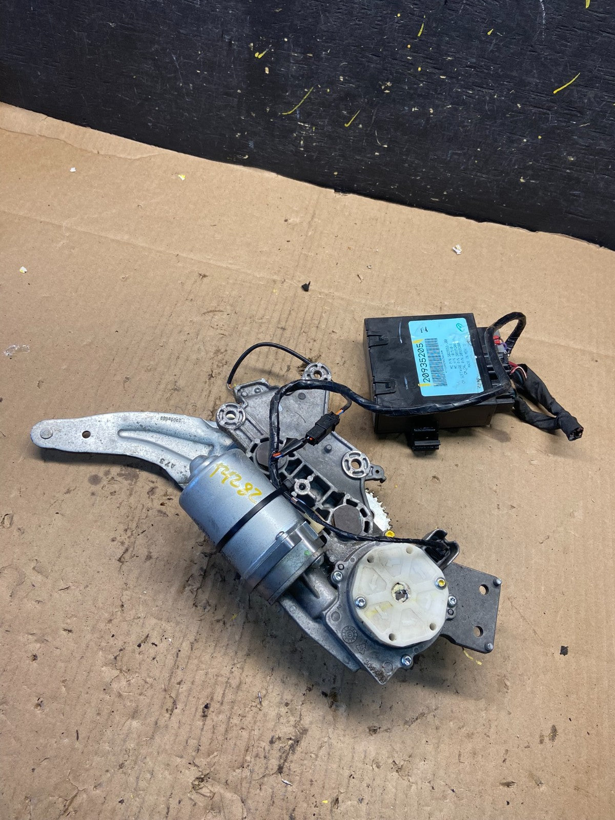 2009-2012 GMC Acadia Power Motor Liftgate Tailgate Control Module t4282 DG4