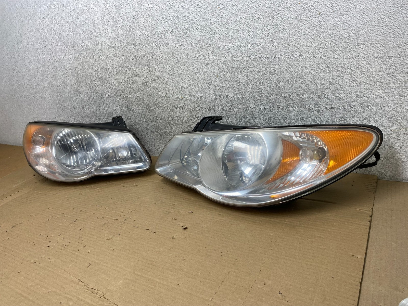 2007 2008 2009 2010 Hyundai Elantra Left+Right Side Headlights AG8148 DW2