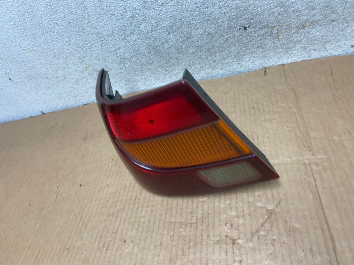 2000-2002 Saturn SL S-Series Left Driver LH Side Tail Light AI6993 LK1