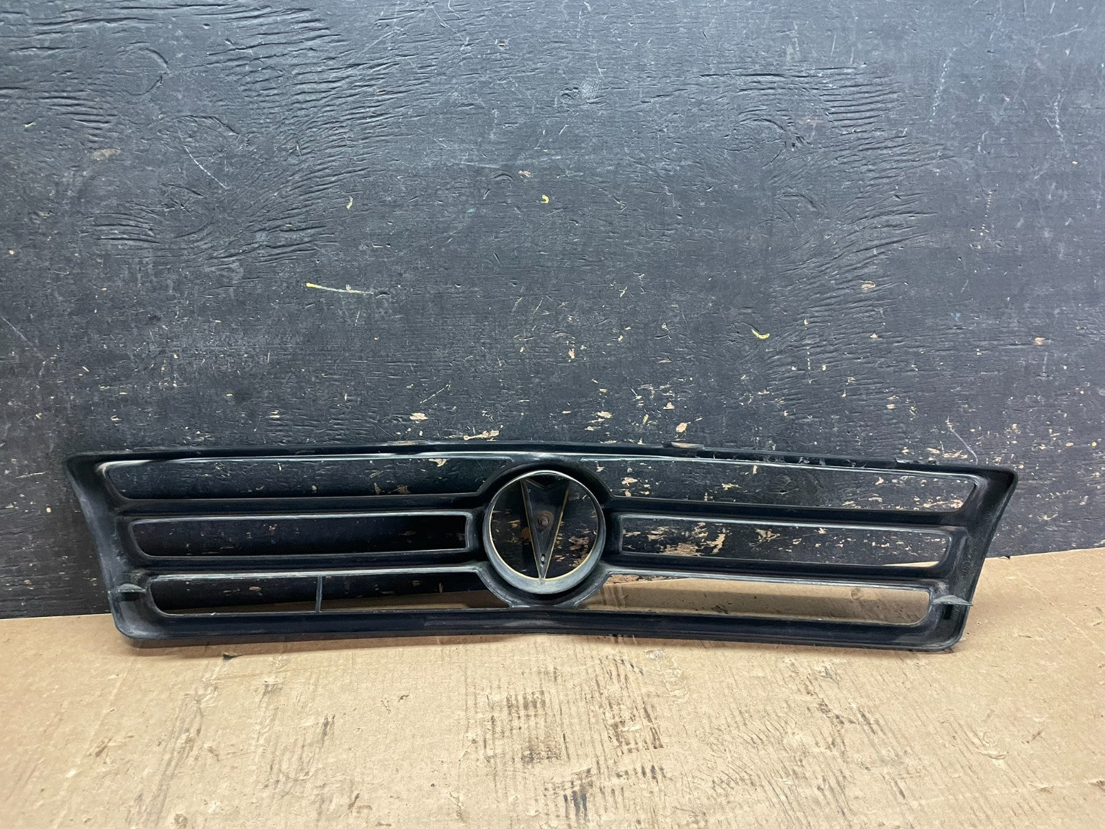 1990 to 1991 Pontiac Bonneville Front Grill Grille Z5849 PS4