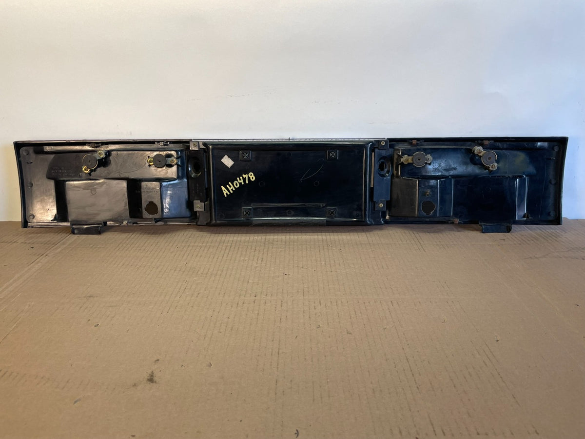 1992 1993 Chevrolet Cavalier Rear Trunk LID Center Tail Light AH0478 DG5