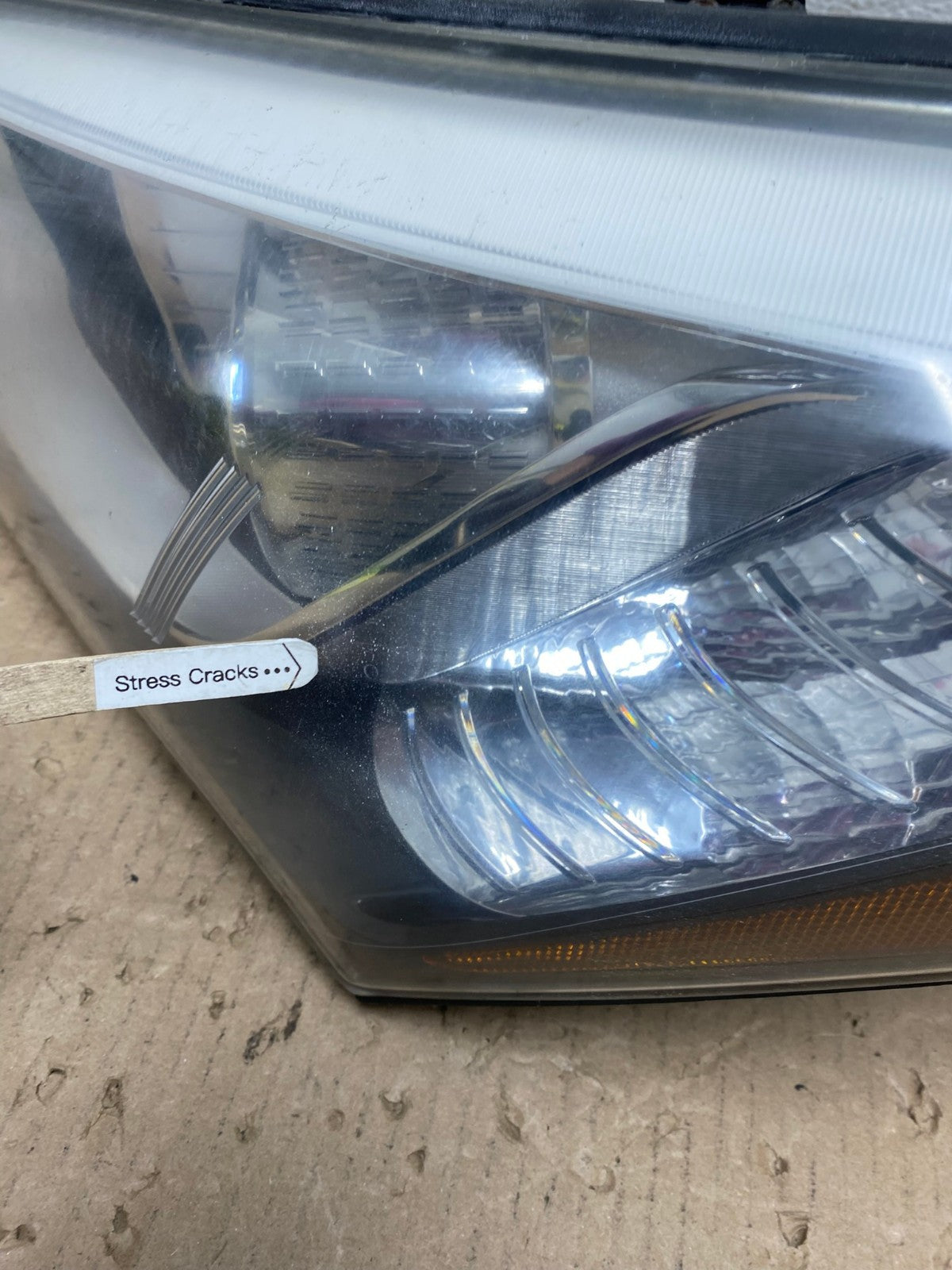 2013 to 2016 Hyundai Santa Fe Left Driver Side Headlight AE8793 LK4