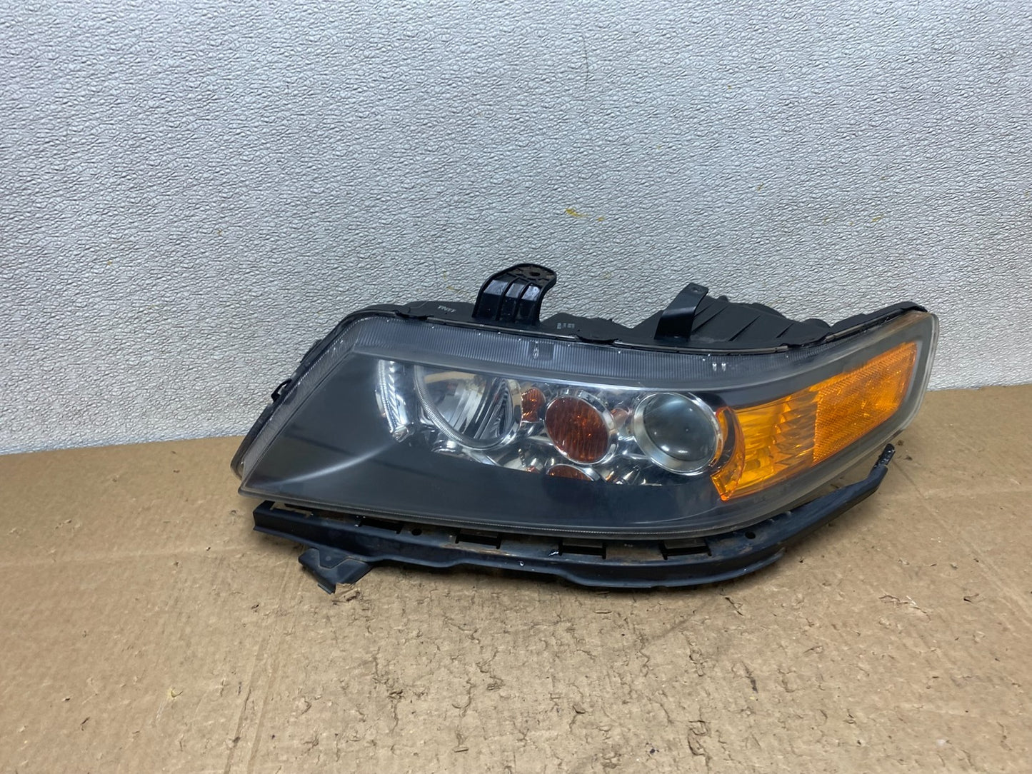 2004 to 2008 Acura TSX Left Driver Side Xenon HID Headlight Z1240 DW0