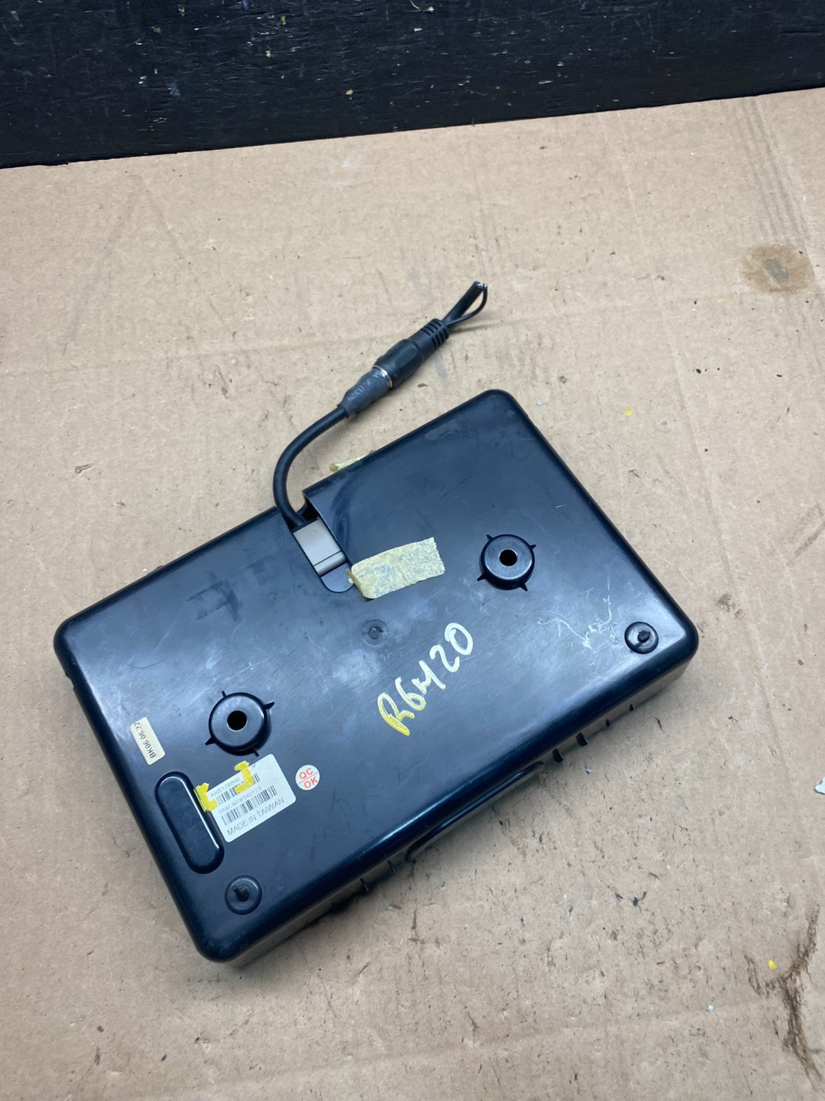 2004 to 2006 Infiniti Qx56 Roof Mounted Display Screen R6420 PS5