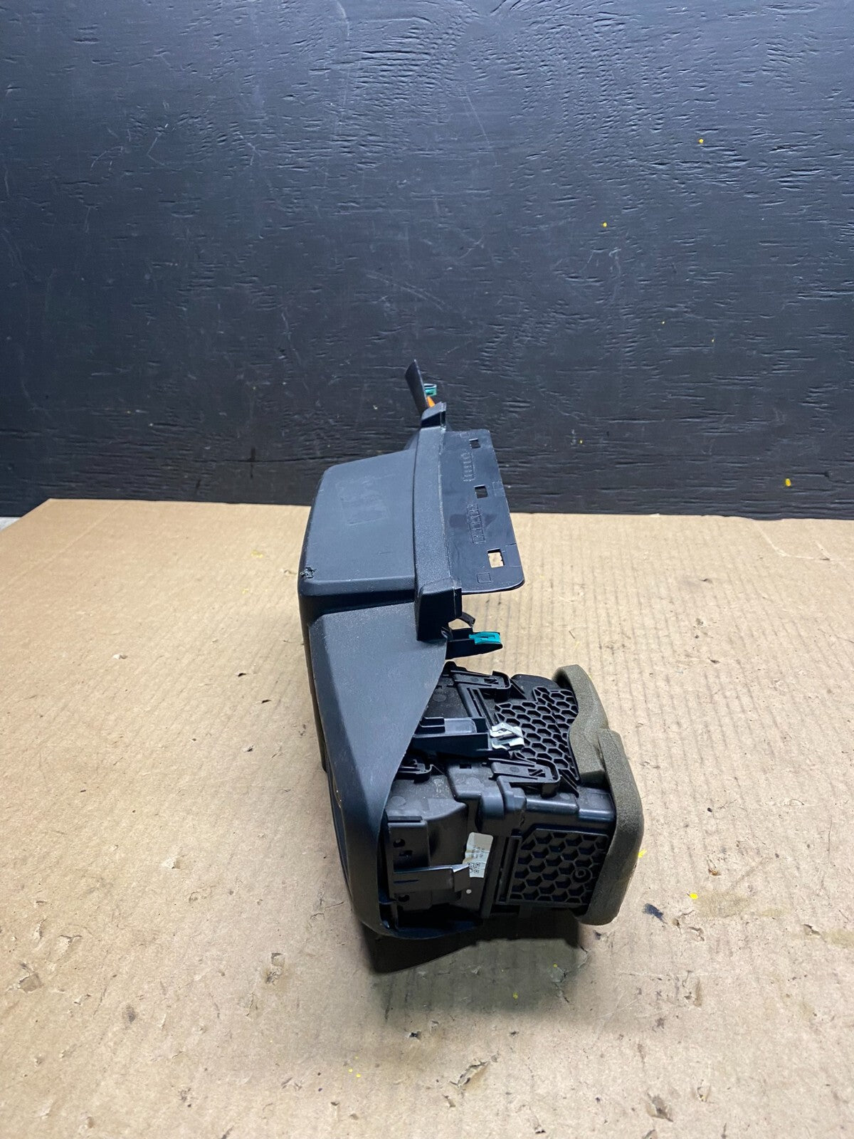 2020 to 2023 Ford  Explorer Console Radio Display Screen Air Vents F4631 DG13