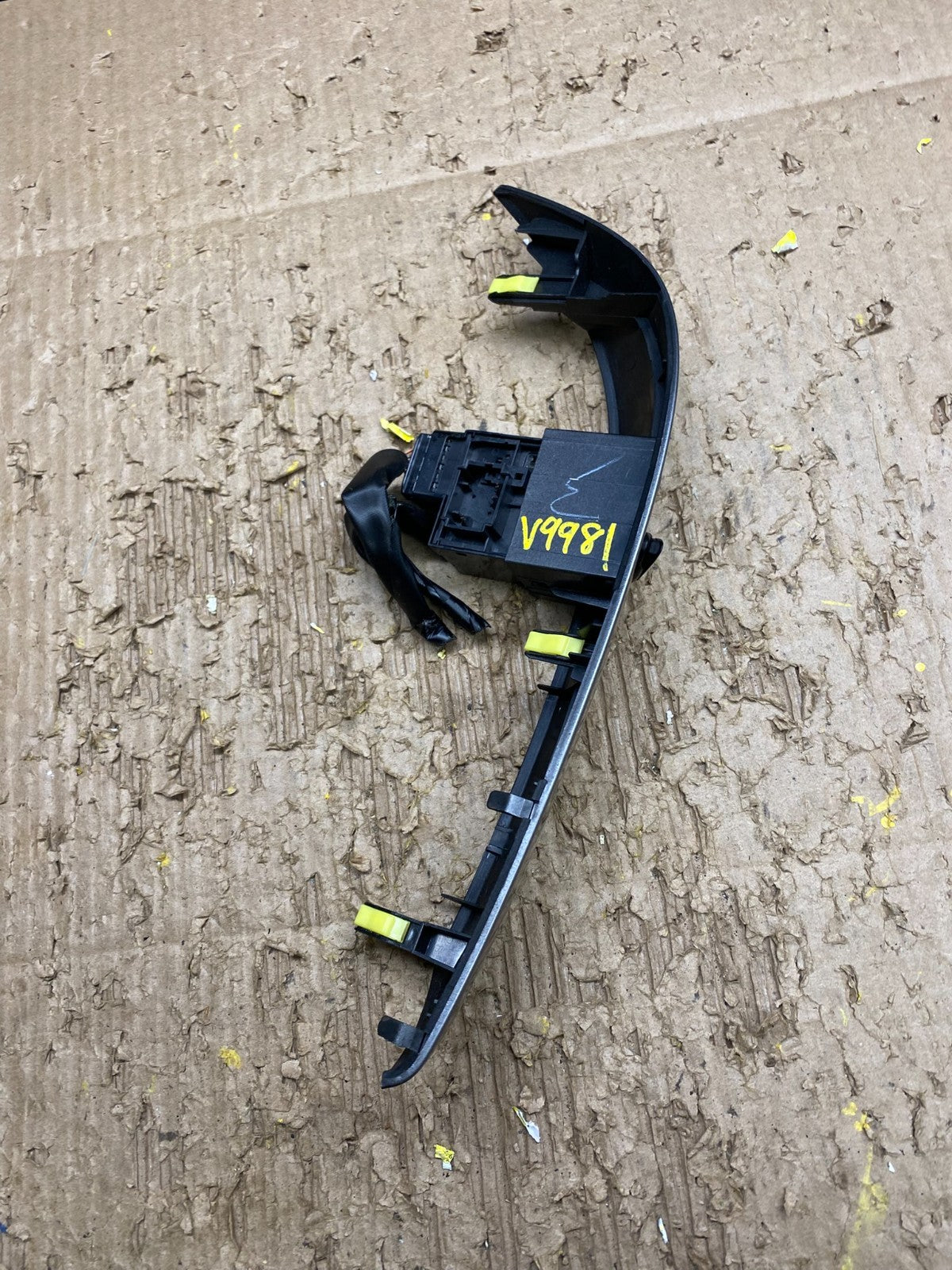 2004 to 2010 Toyota Sienna Right Side Radio Switches Bezel Trim V9981 DG3