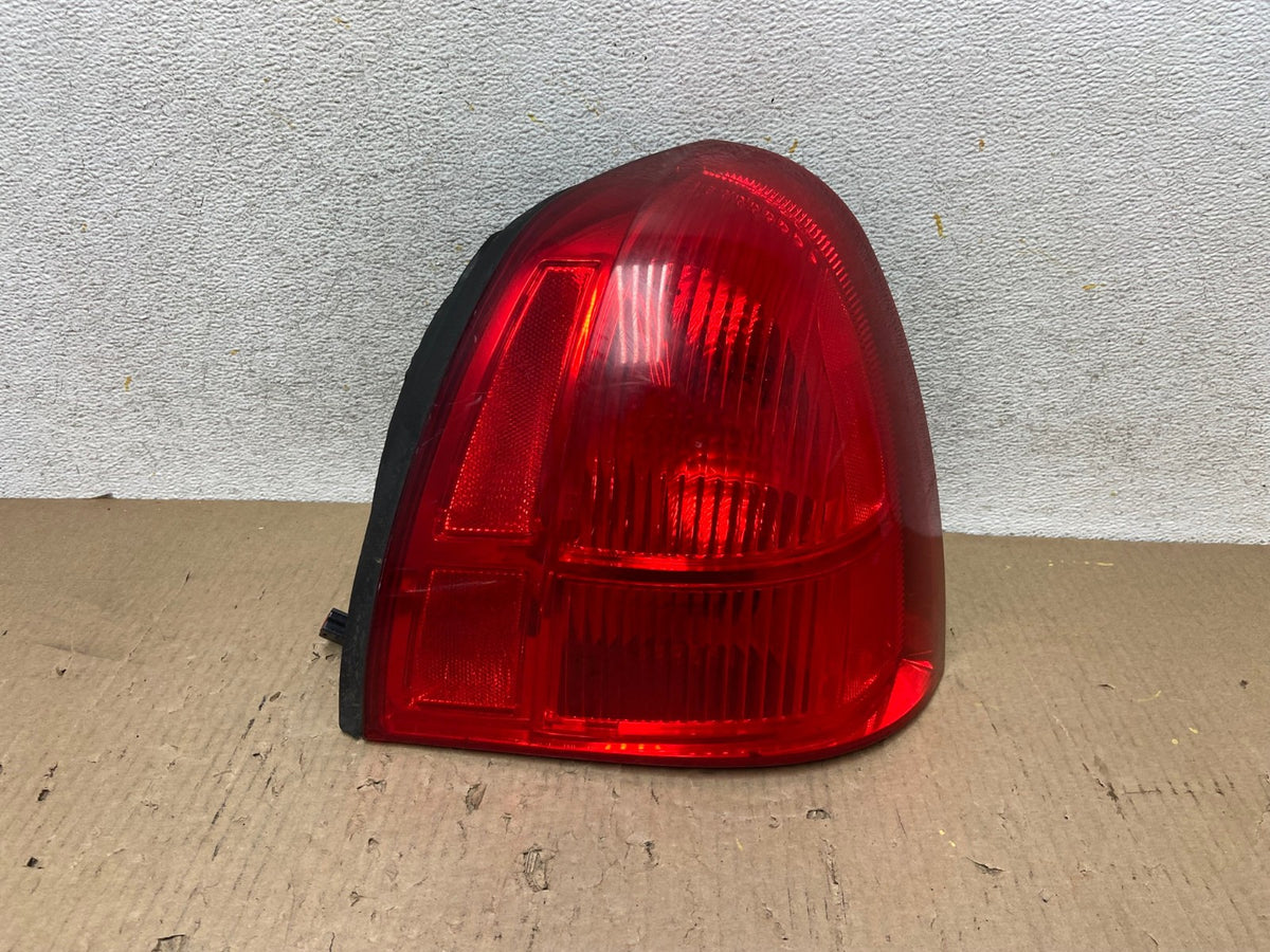 2003 to 2011 Lincoln Town Car Right Passenger Rh Tail Light AG1253 LK0
