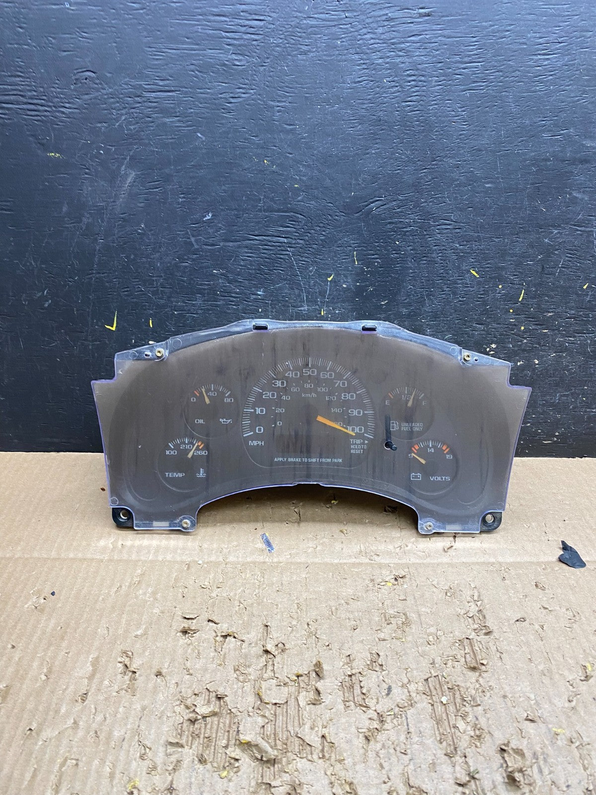 2000 to 2005 Chevrolet Astro Cluster Gauge Speedometer ECM V7545 DG0