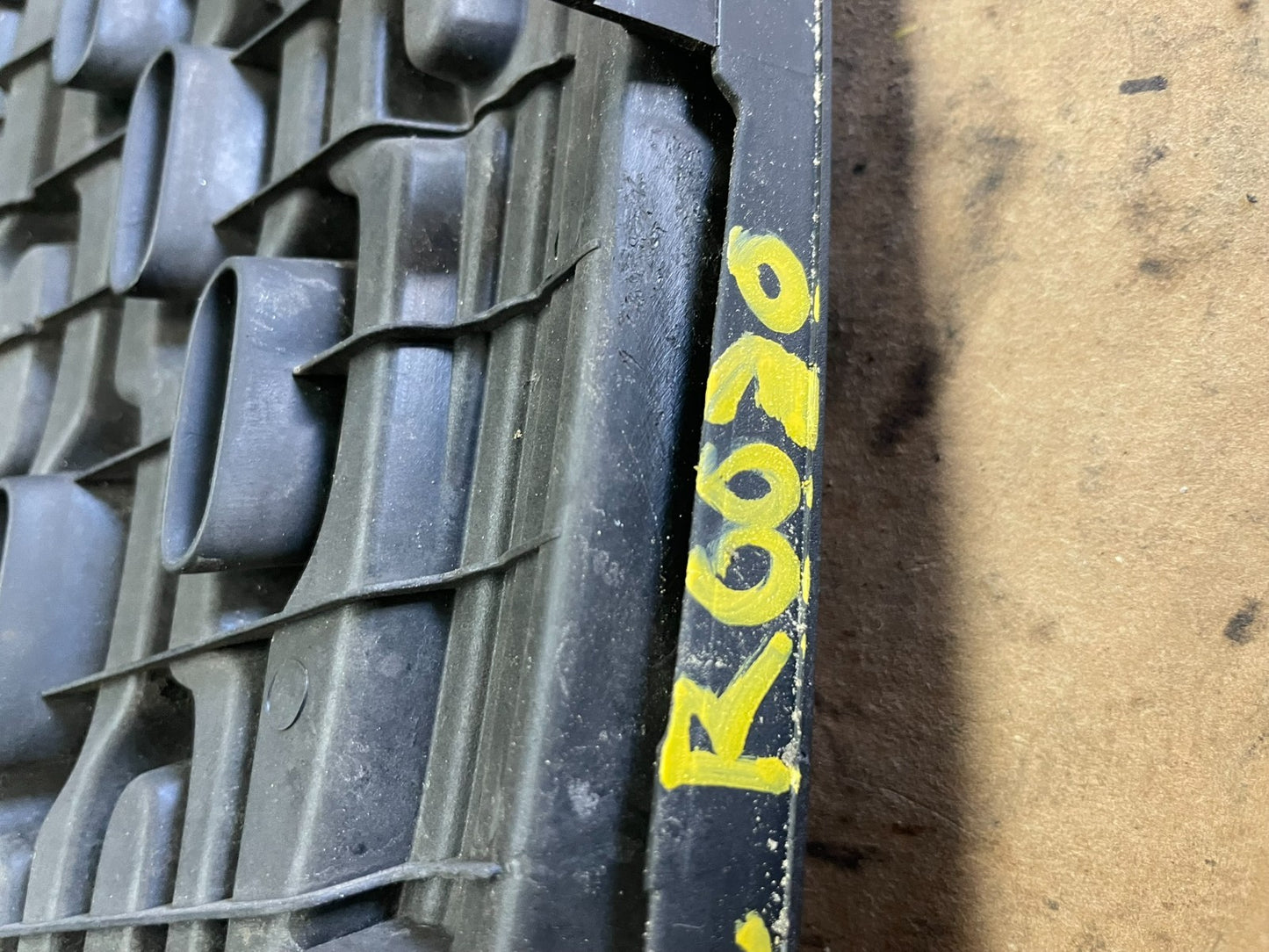 2012 to 2015 KIia Rio Sedan Front Upper Grill Grille Oem  R0030 DG9