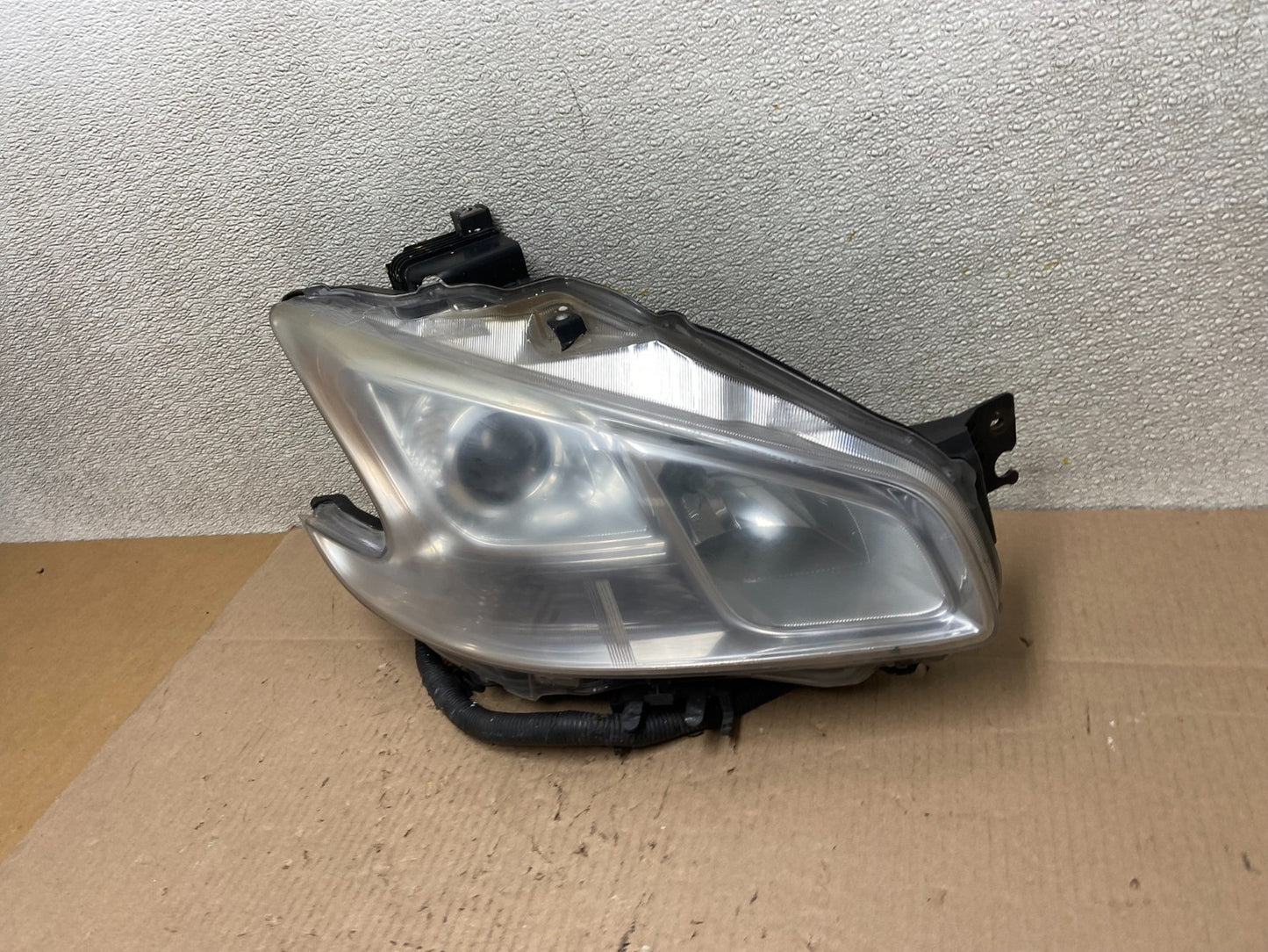 2009 - 2014 Nissan Maxima Headlight Right Passenger Xenon HID TYC Z4013 DW1
