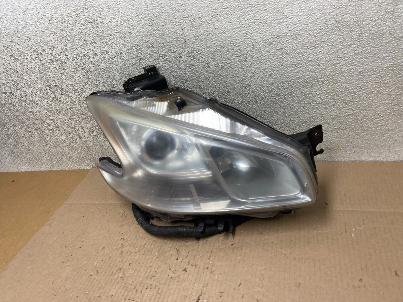 2009 - 2014 Nissan Maxima Headlight Right Passenger Xenon HID TYC Z4013 DW1