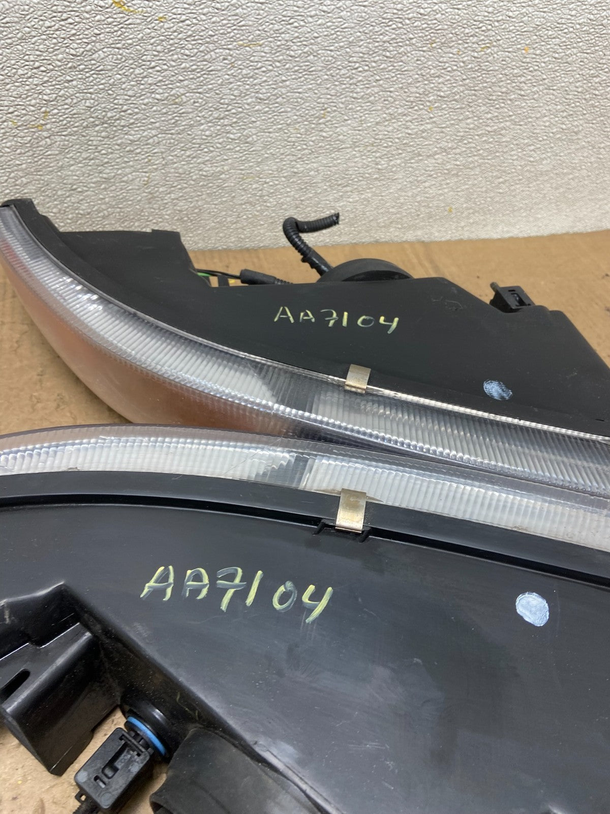 1995 to 2000 Dodge Stratus Left+Right Halogen Headlights AA7104 DW10