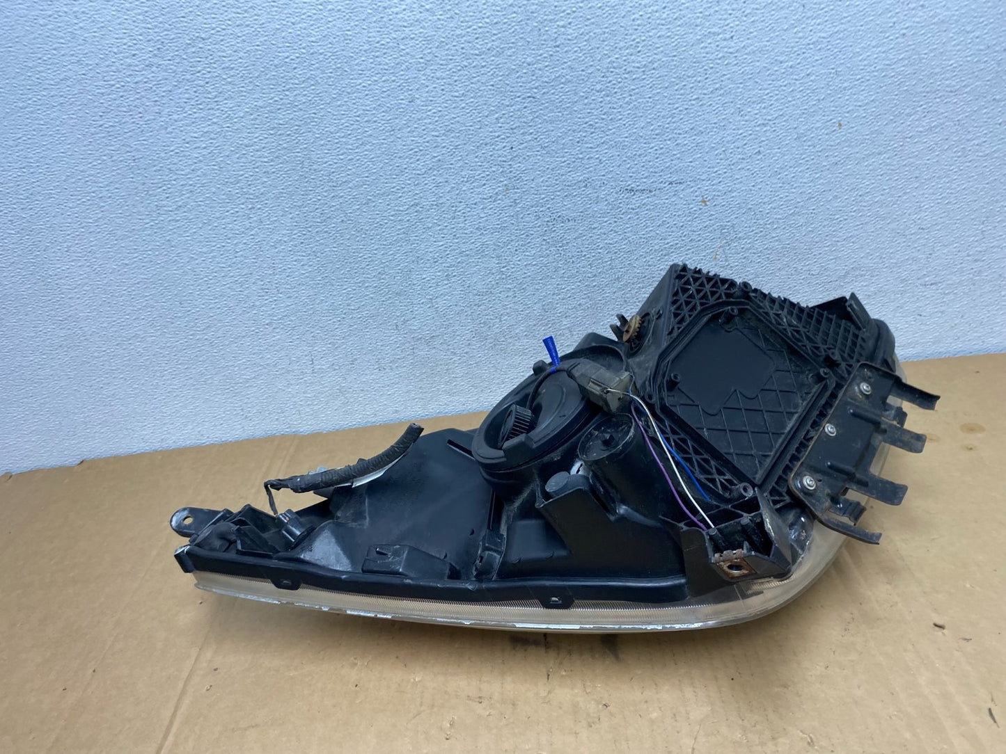 2004 - 2005 Toyota Prius Left Driver Lh Halogen Headlight AD2678 DW7