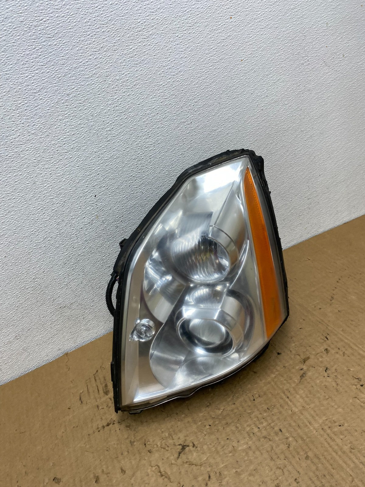 2006 to 2011 Cadillac DTS Left Driver Lh Xenon Hid Headlight AC8152 DW2