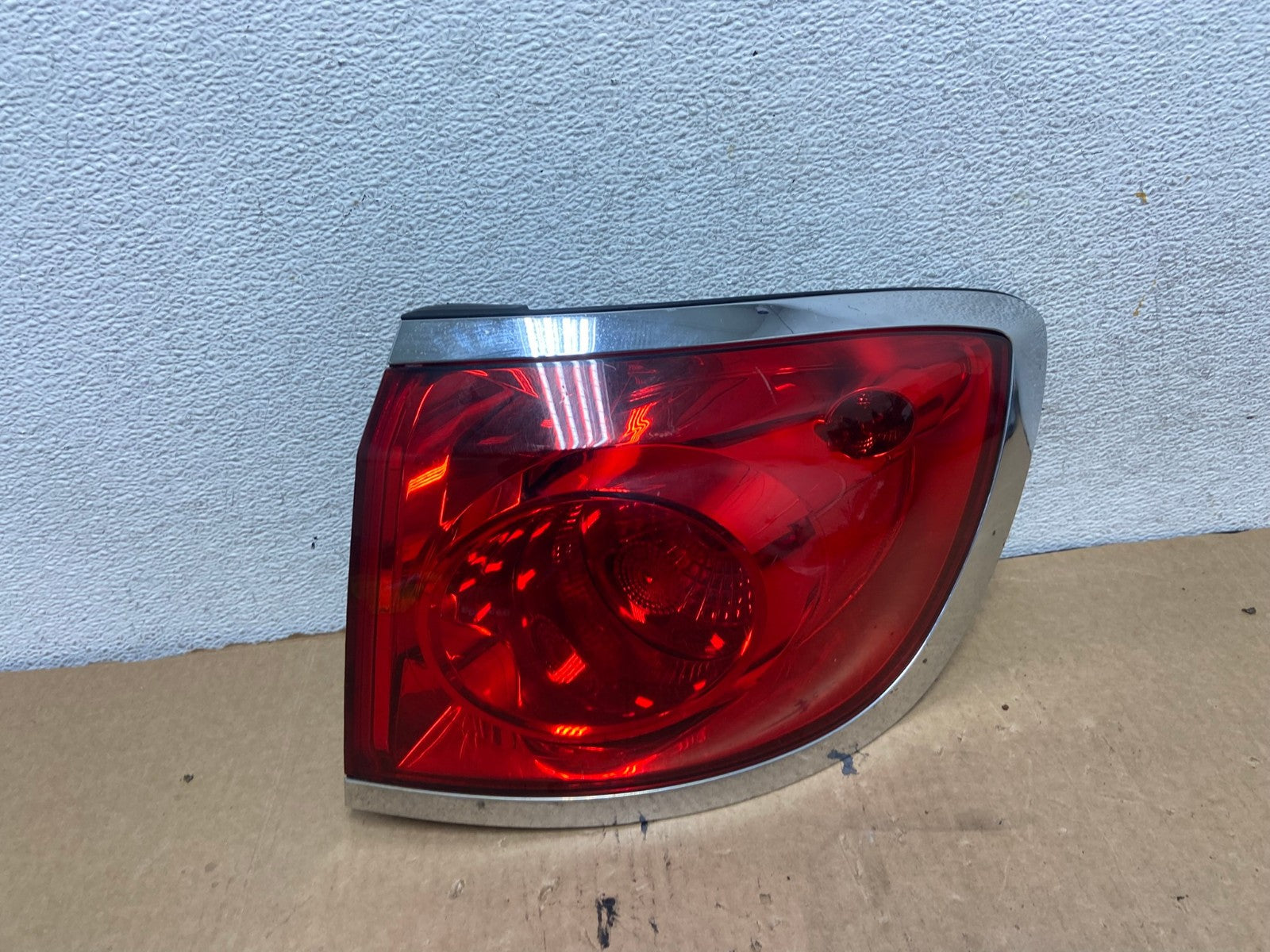 2008-2012 Buick Enclave Right Passenger Rh Tail Light AG2125 LK0