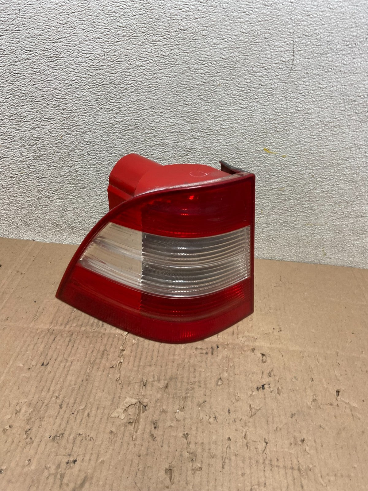 2002-2005 Mercedes ML350 ML-Class Left Driver Lh Side Tail Light OEM Y0131 DW0