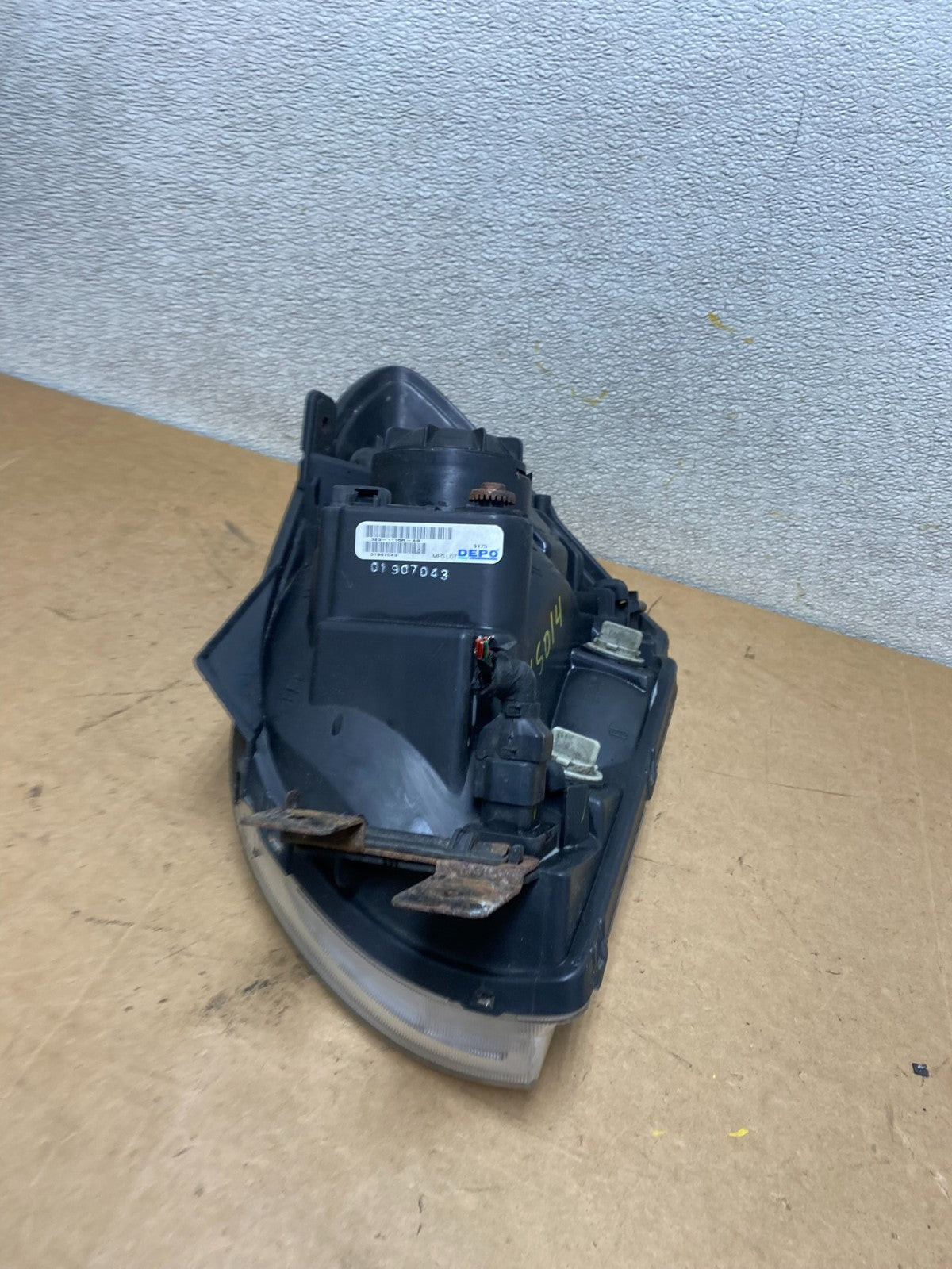 2005 to 2006 Kia Sportage Right Passenger RH Halogen Headlight DEPO X5014 DW9