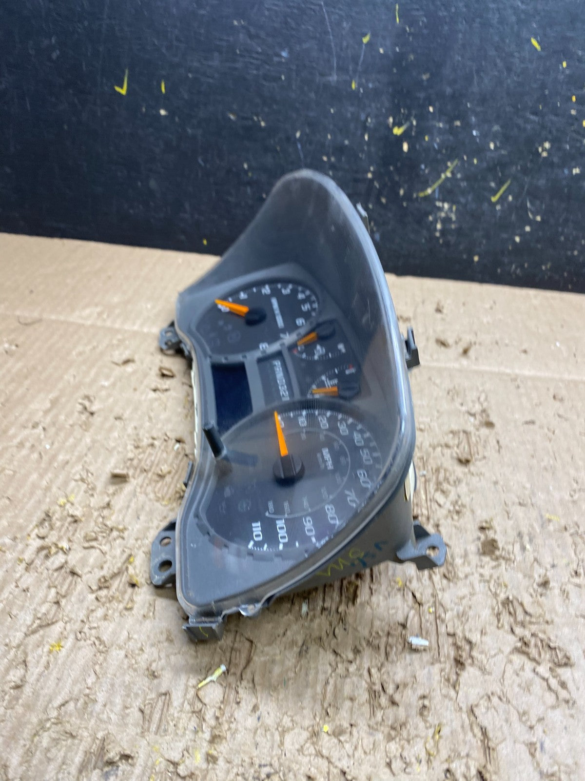 2004 to 2012 GMC Canyon Instrument Cluster Speedometer OEM V7637 DG2