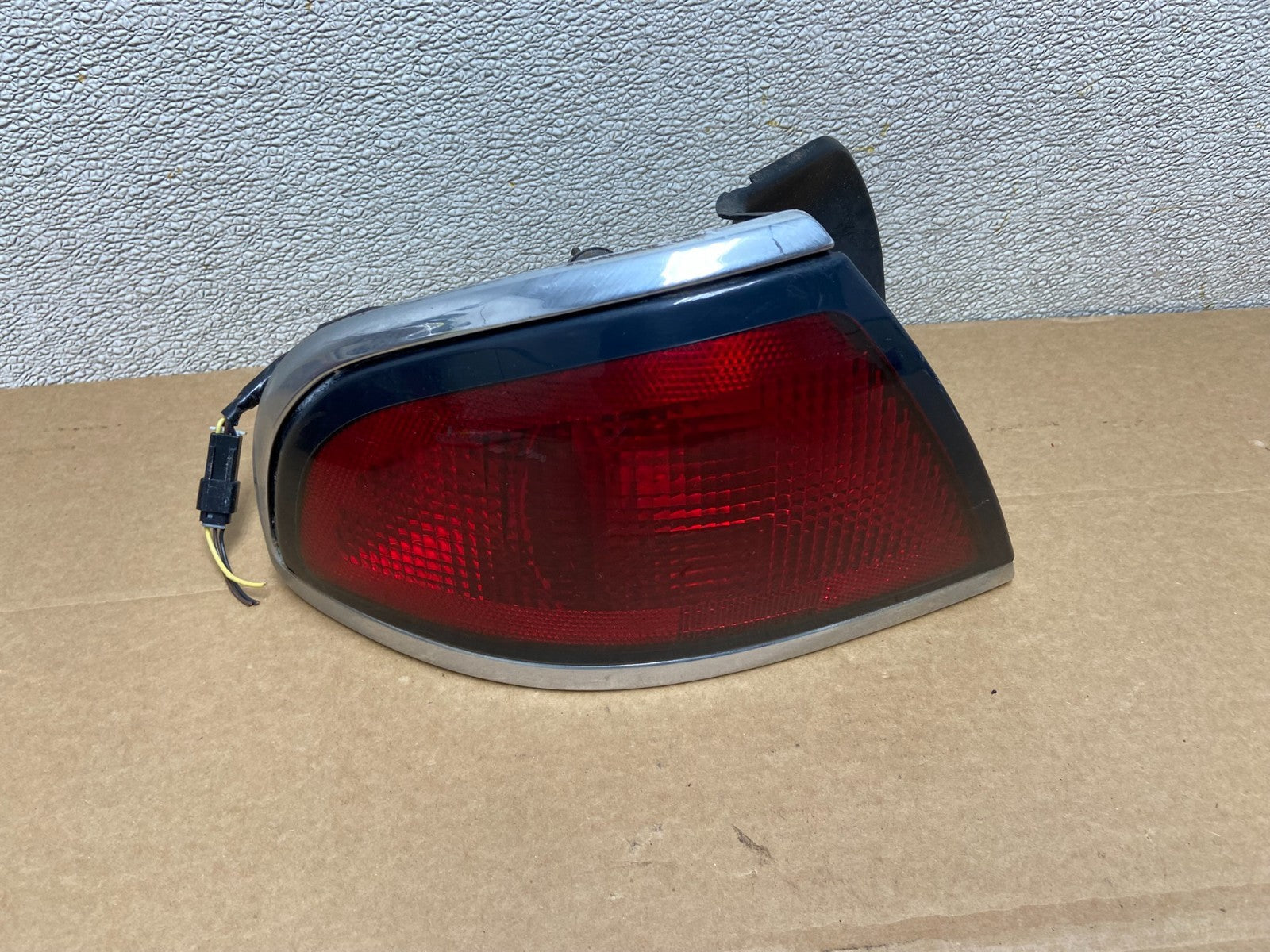 1997 - 1999 Buick Lesabre Left Driver Lh Side Tail Light Oem AB3446 LK0