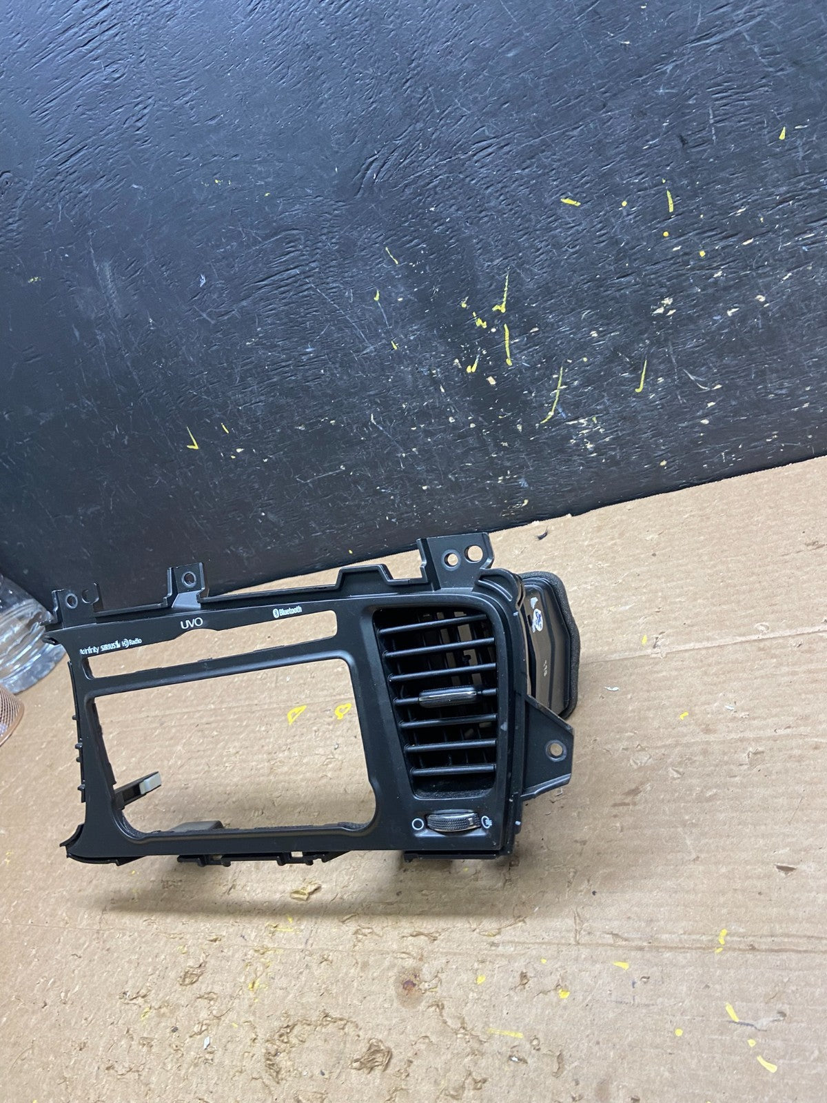 2011 2012 2013 Kia Optima Front  Dash Radio Bezel Trim Air Vent OEM w6319 DG1