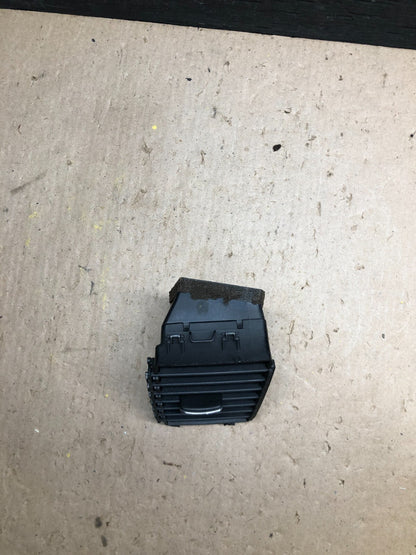 2007 to 2010 Nissan Armada Center Console Right Side Air vent F0845 PS3