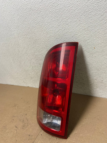 2002 to 2006 Dodge Ram 1500 Left Driver side Tail Light AG4784 LK1